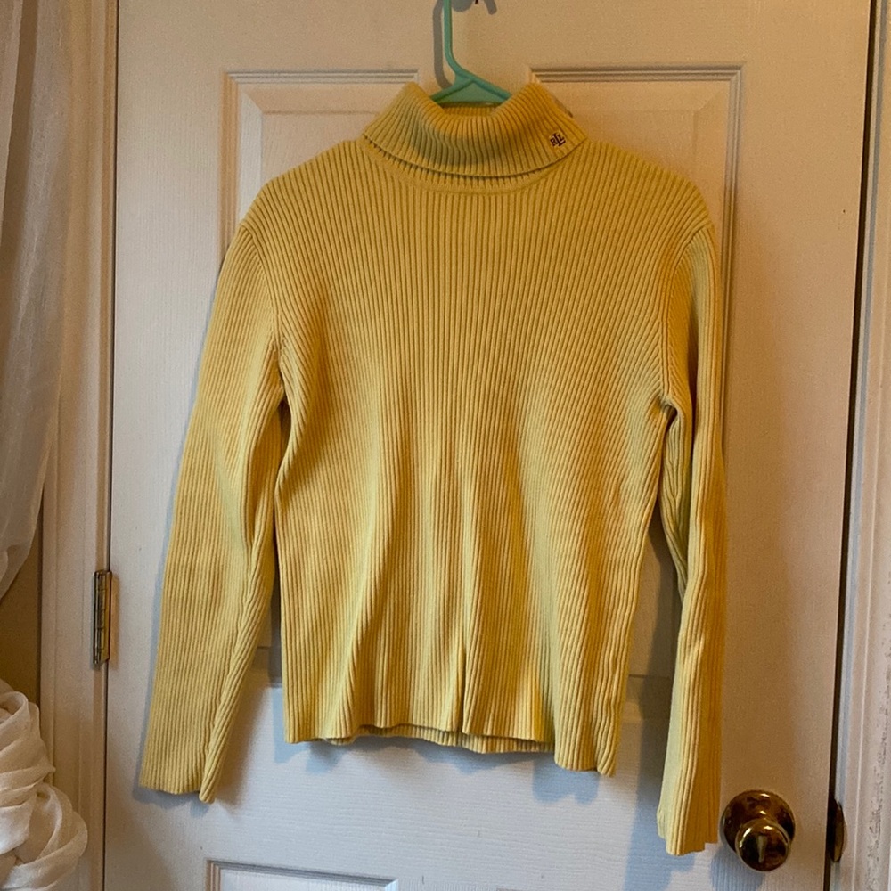 Adorable yellow turtle neck